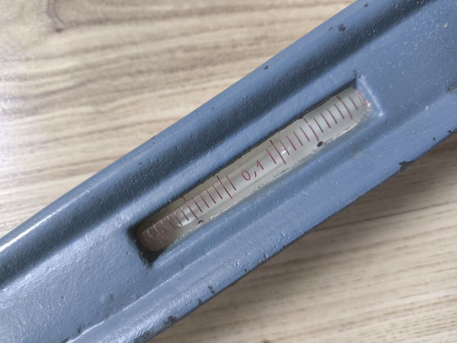 Два машини силно чувствителни нивелира с голяма точност