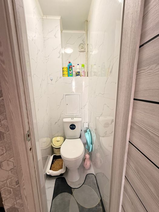 Продам улучшенной планировки 2 ух ком квартиру .