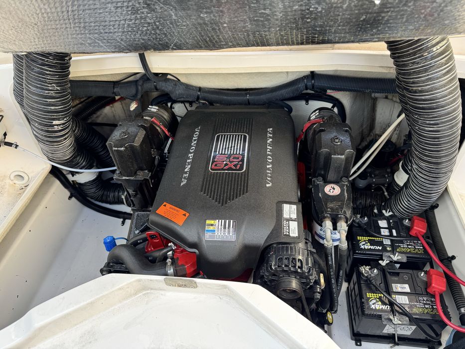 Barca cu motor Regal 2400 Bowrider