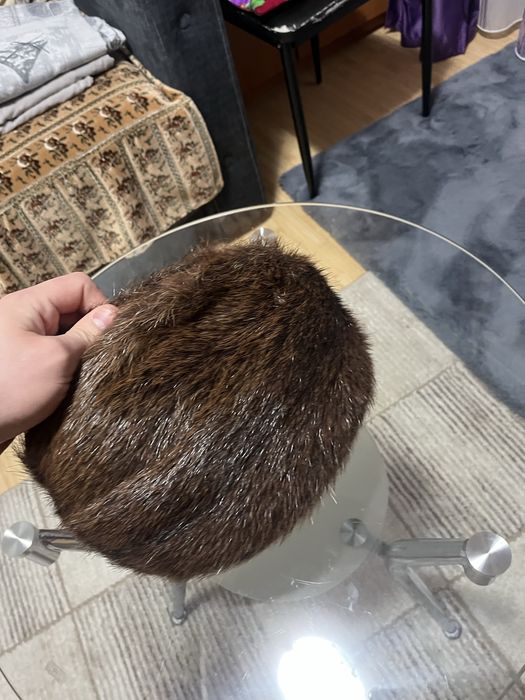 Vand caciula de nurca de barbati