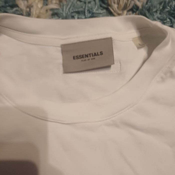 Тениска на essentials