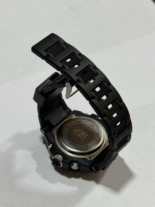 Спортен електронен часовник TIO 1974