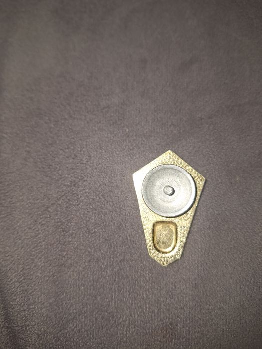 Продам значок Медицина