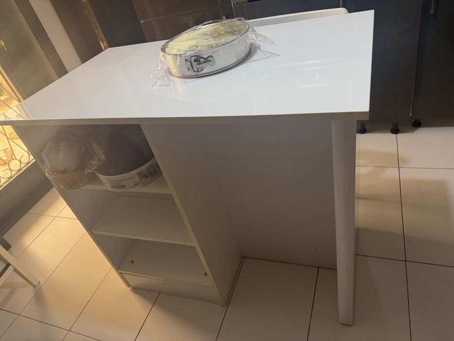 Vand mobila de bucatarir