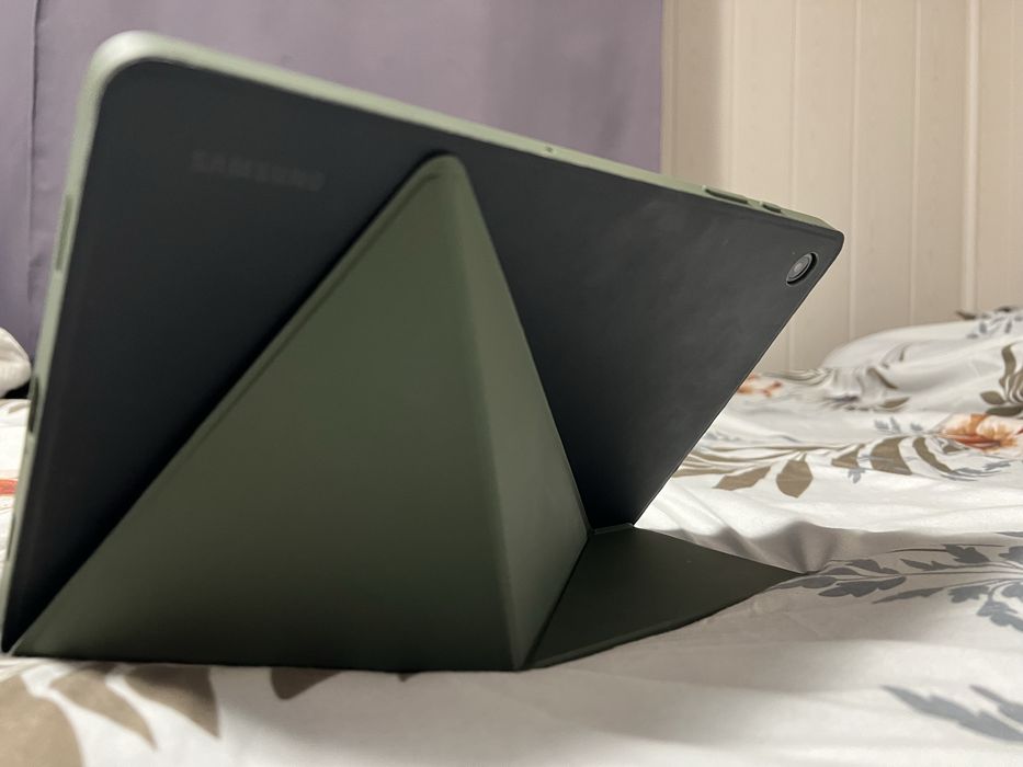 Продавам Samsung Galaxy Tab A9+