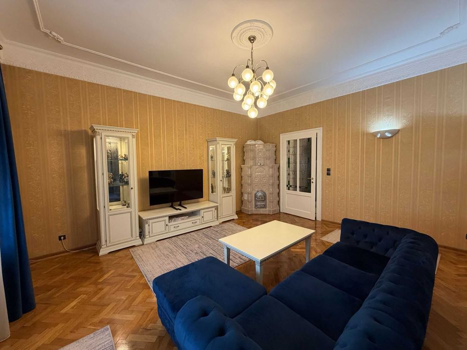 Inchiriem apartament la casa 3 camere - 2 bai - 105 mp - garaj - Central