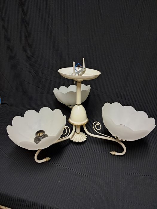 Люстры электрические  стеклянные,плафоны стекло..