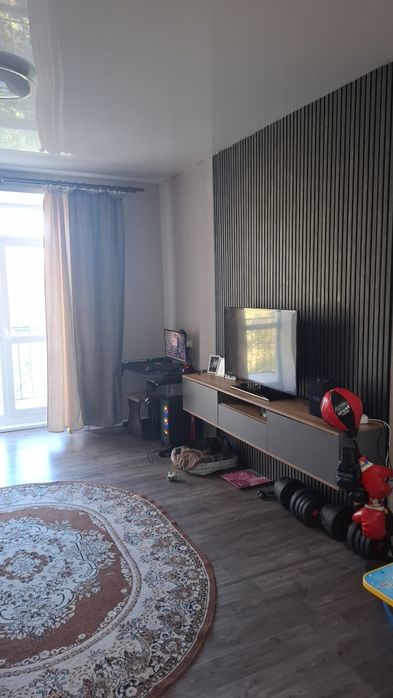 Продам квартиру. Сталинка. В центре