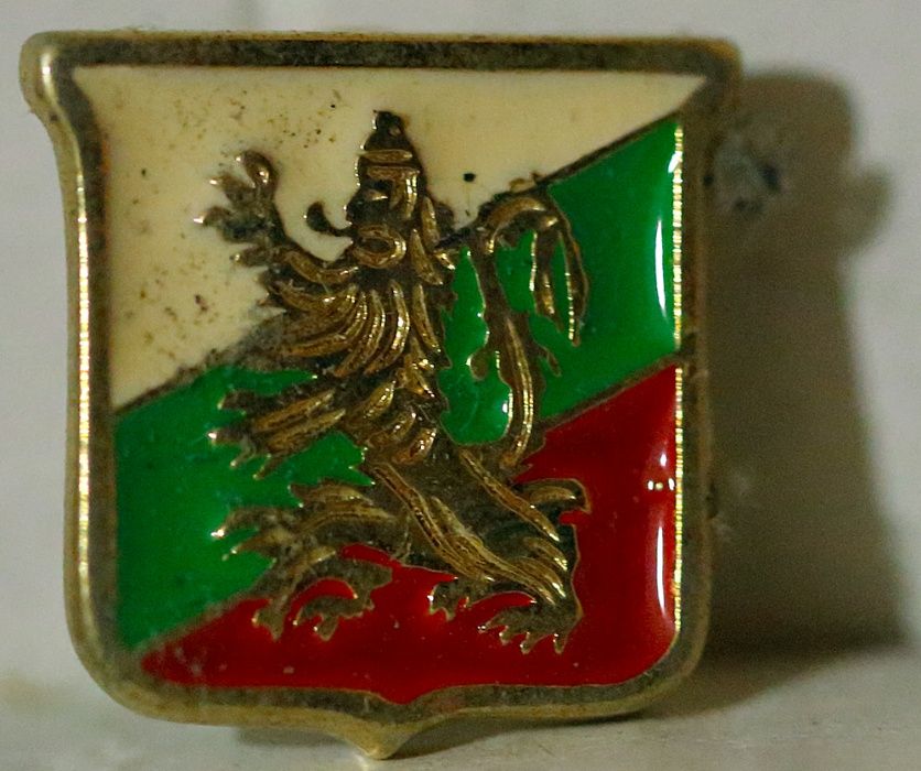 Продавам колекция от значки - антикварни и нови