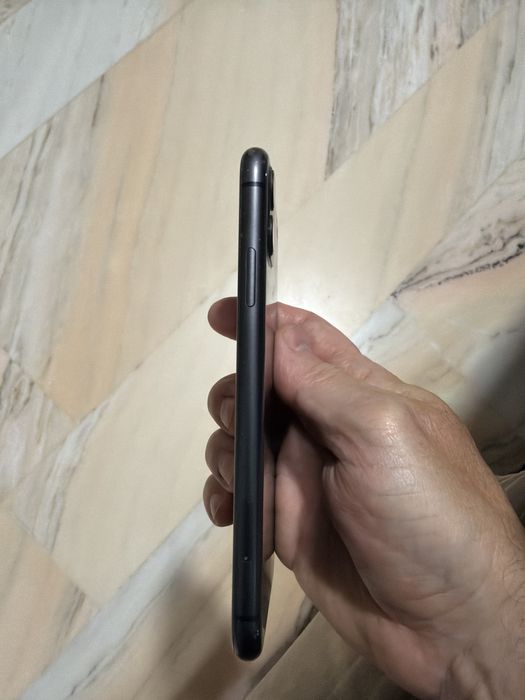 Iphone 11 black se vinde