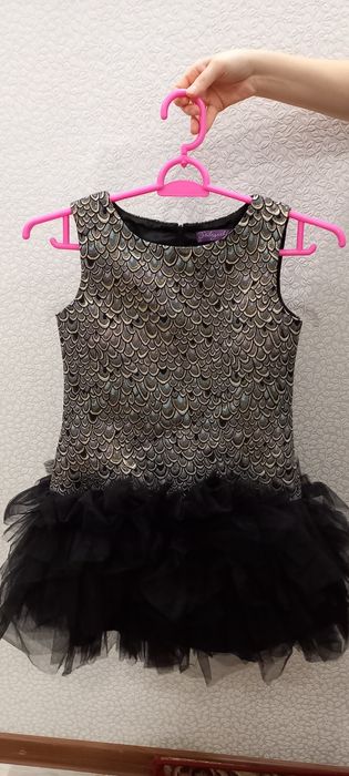 Продам праздничное детское платье (3–4 года)