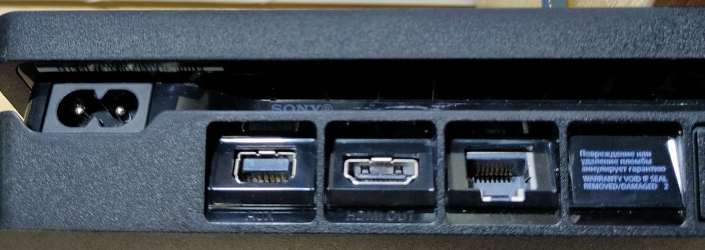 Playstation 4 slim в хорошем состаянии