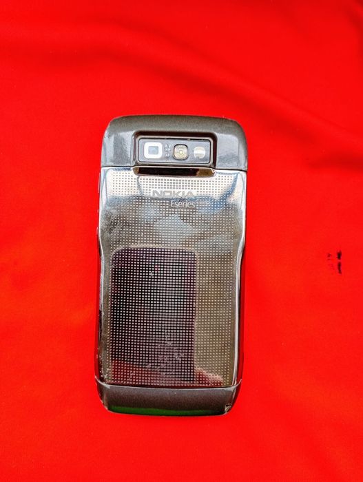 Nokia E71   ( decodat,urme de uzură)