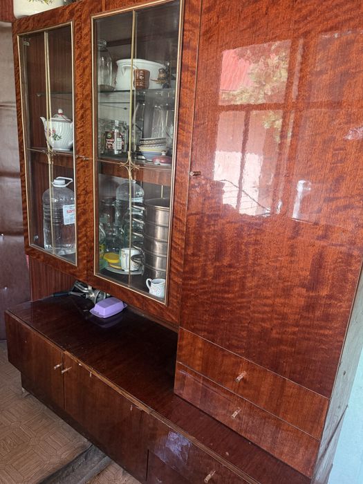 Сервант б/у, хорошего качества