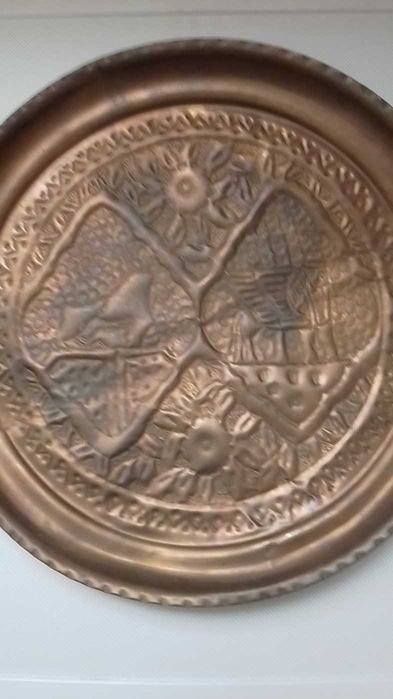 Поднос -чиния за стена