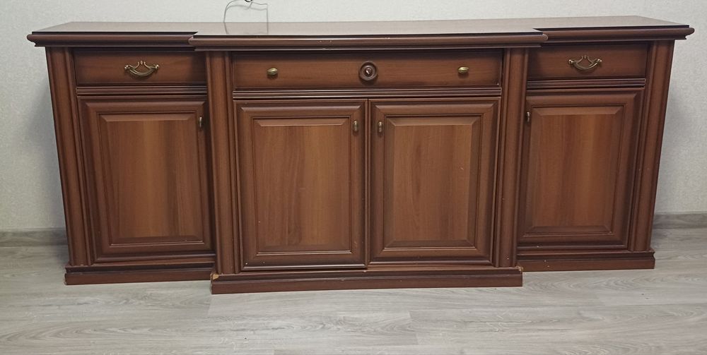 Продаам комод...