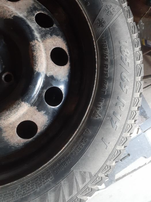 Продам комплект зимних колёс