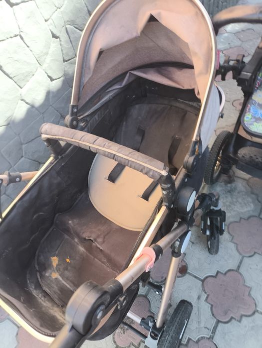 Продам коляску,одну отдам бесплатно