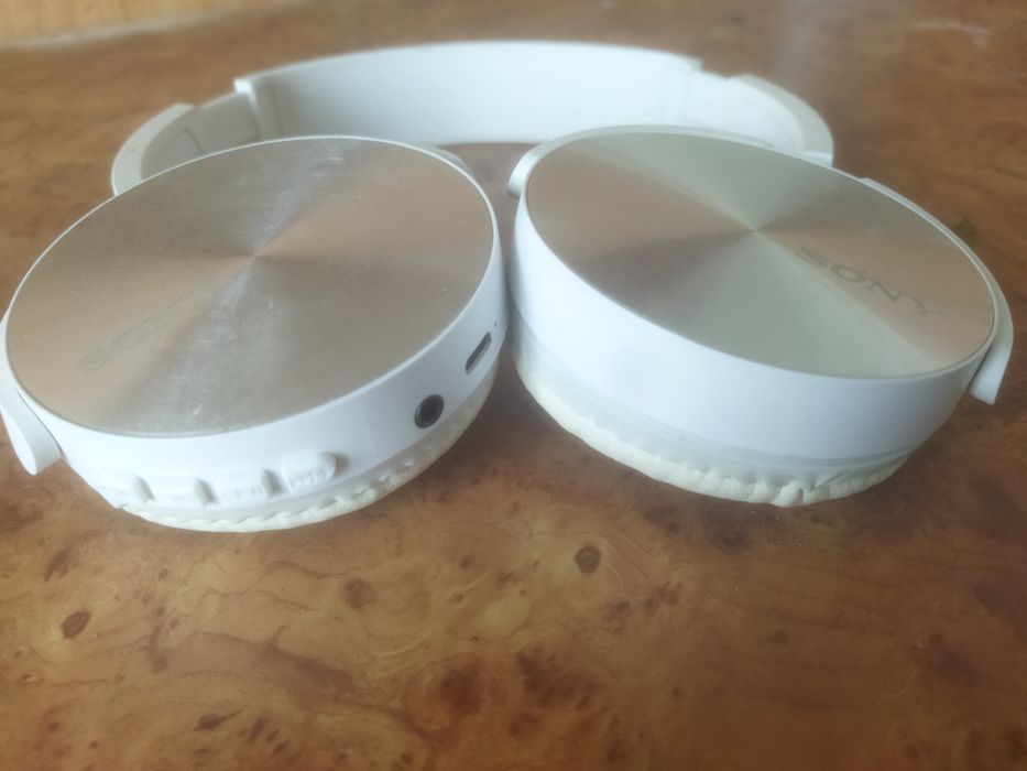 Наушник SONY . Отличный вариант