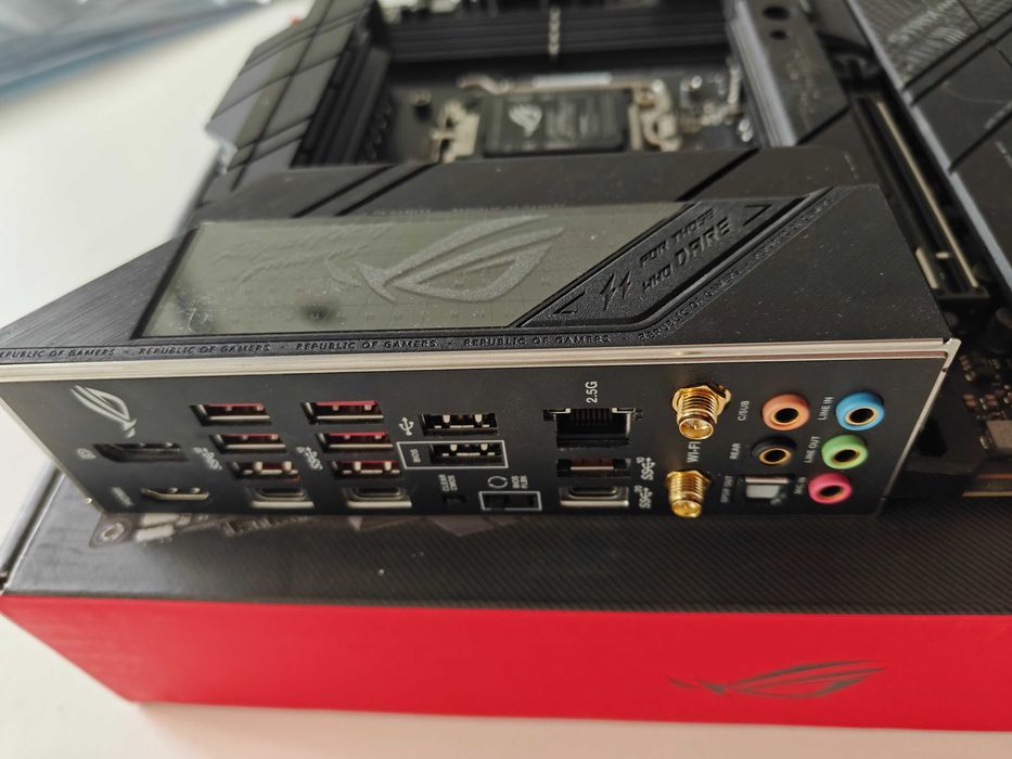 ROG Strix X670E-F gaming wi-fi
