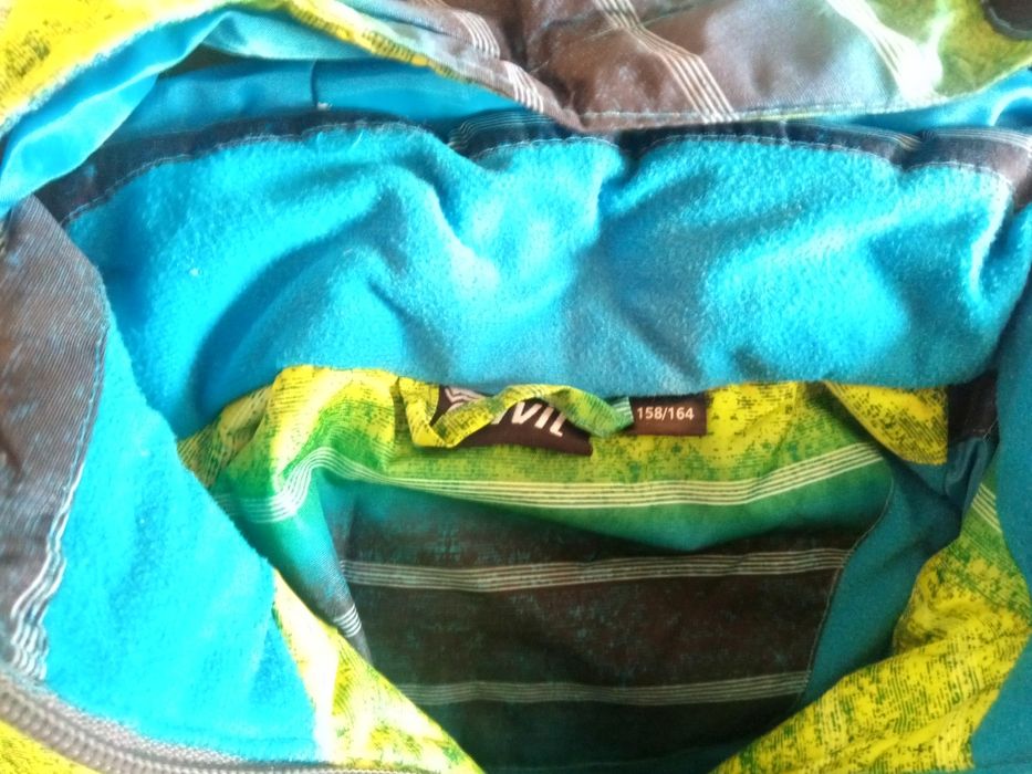 Продавам ски якета за момчета