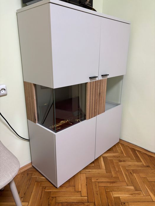 Холна секция с витрина