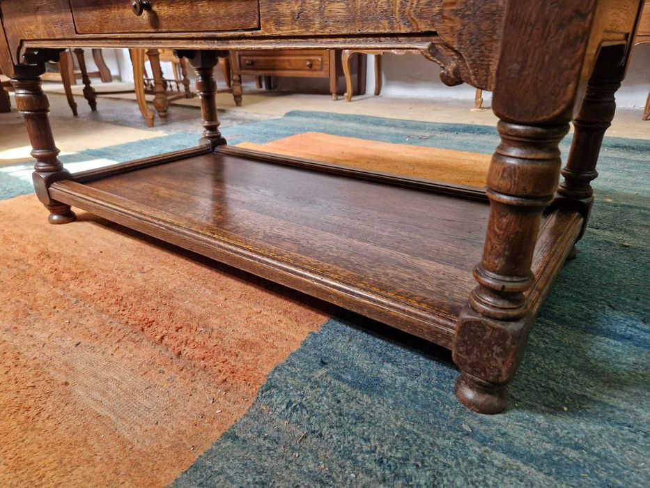 Правоъгълна холна маса от дъбов масив на две нива с чекмедже