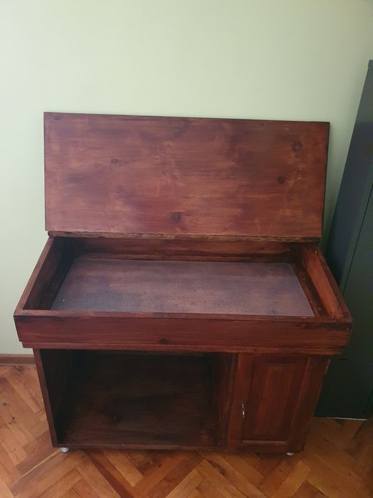 Старо дървено бюро
