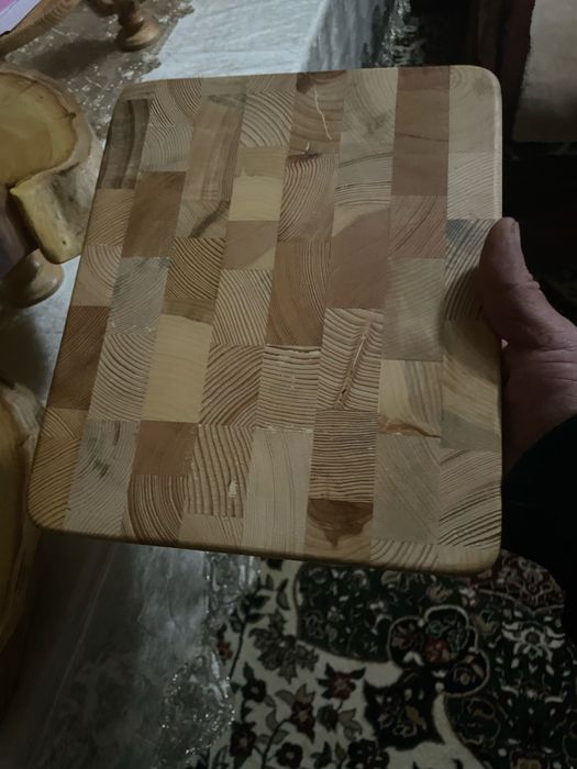 Торцевая разделочная доска ручной работы из массива