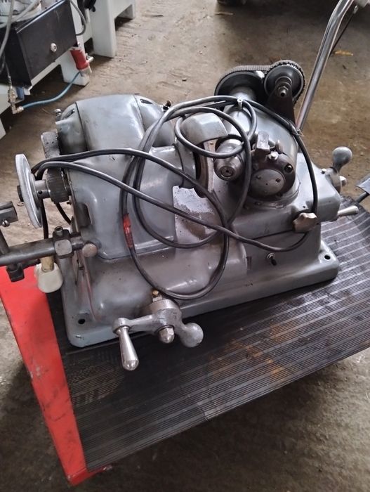 Se vinde masini  rectificari.