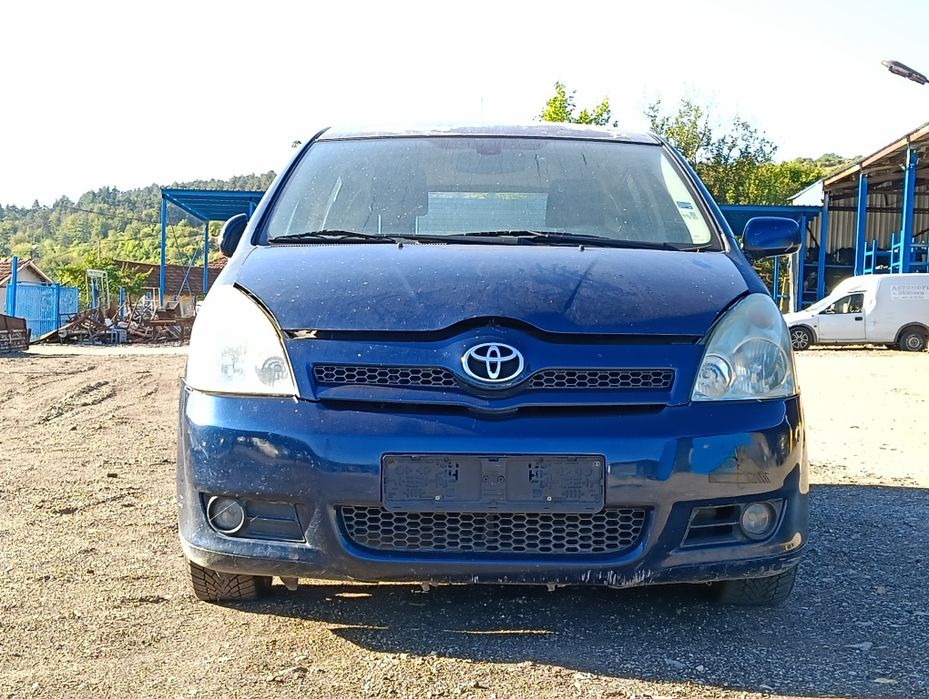 Toyota Corolla Verso / 2004г. / НА ЧАСТИ / 2.0 D4D 116кс.