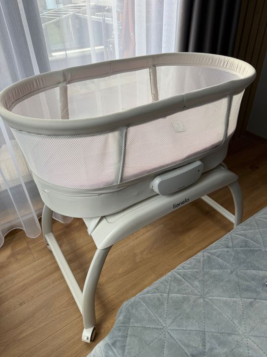 Бебешка кошара Next to me Lionelo Coral люлееща се, с вградена везна, Цена 99€