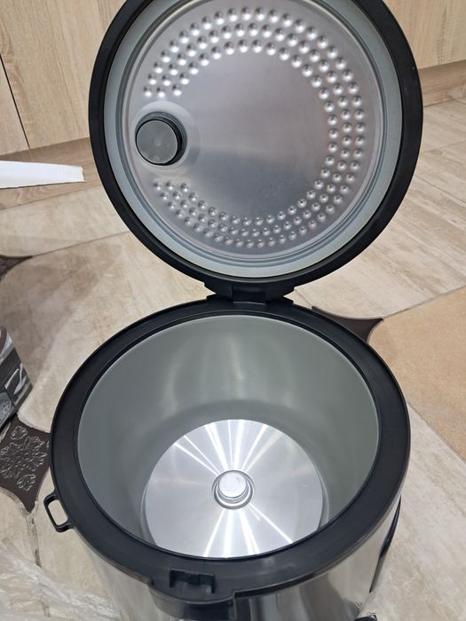 Мультиварка Redmond RMC-M4524, новая.