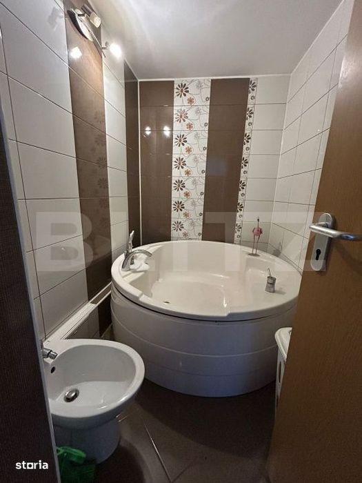 Apartament de vanzare – 4 camere, 85 mp, etaj 2, zona centrala