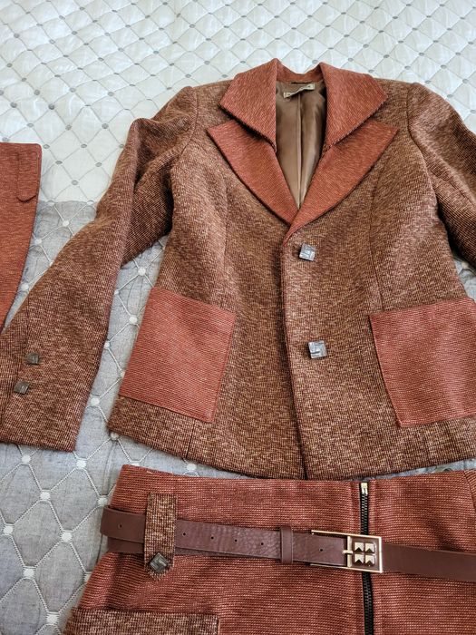 Красивая классическая тройка