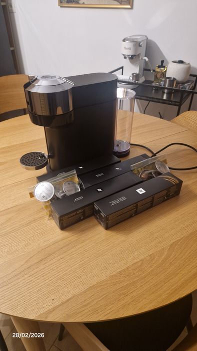 Nespresso Vertuo Next Deluxe Chrome cu tot cu cafea !
