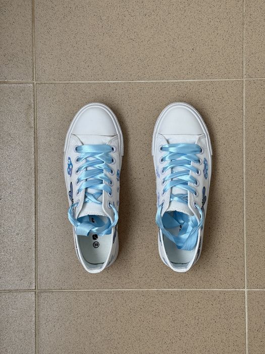 Ръчно рисувани бели/сини кецове 39 номер