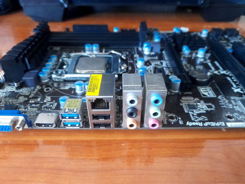 Vând placă de bază ZH77 pro Vând placă de bază ZH77 pro
