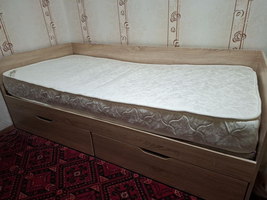 Кровать полутороспальная