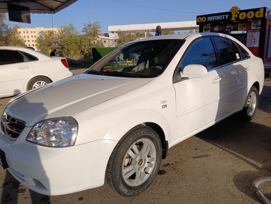 Ласетти 1.8 2012 йил сотилади