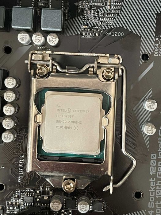 CPU i7-10700F LGA 1200 + дъно GB B460 HD3 + Кутия + SSD 256GB 2.5"