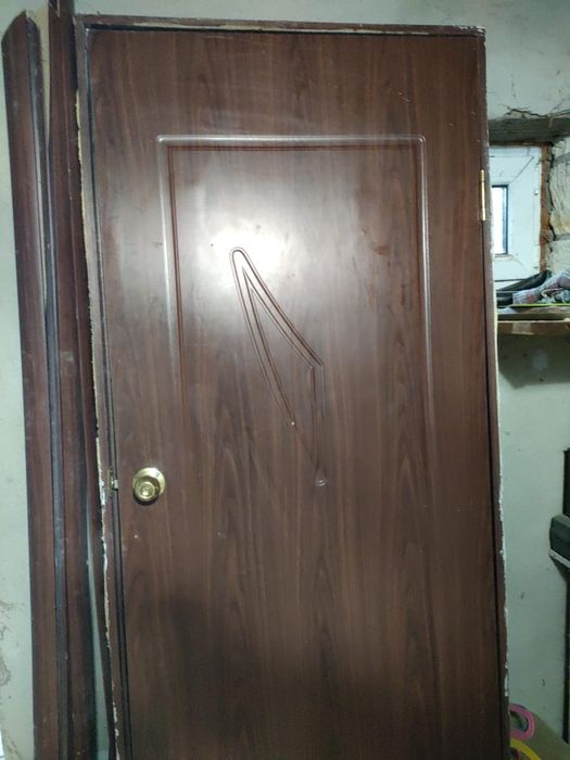 Двери межкомнатные продам