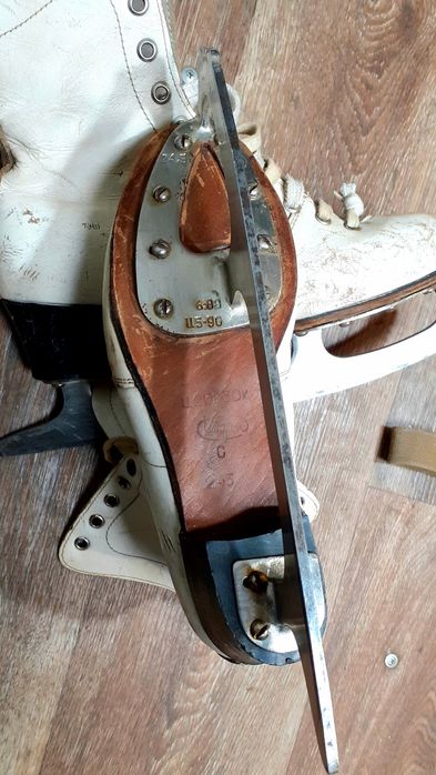 Коньки фигурные спортивные