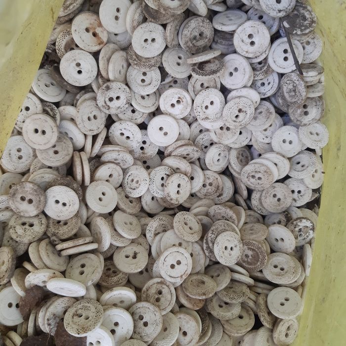 Пуговицы много продам срочно