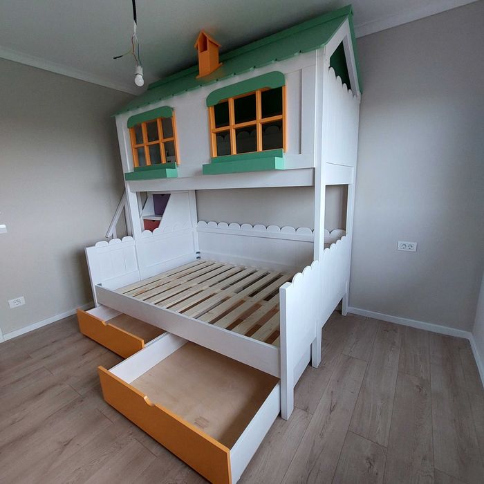 TRANSPORT GRATUIT.Pat tip casuta din lemn masiv. Cod 2808