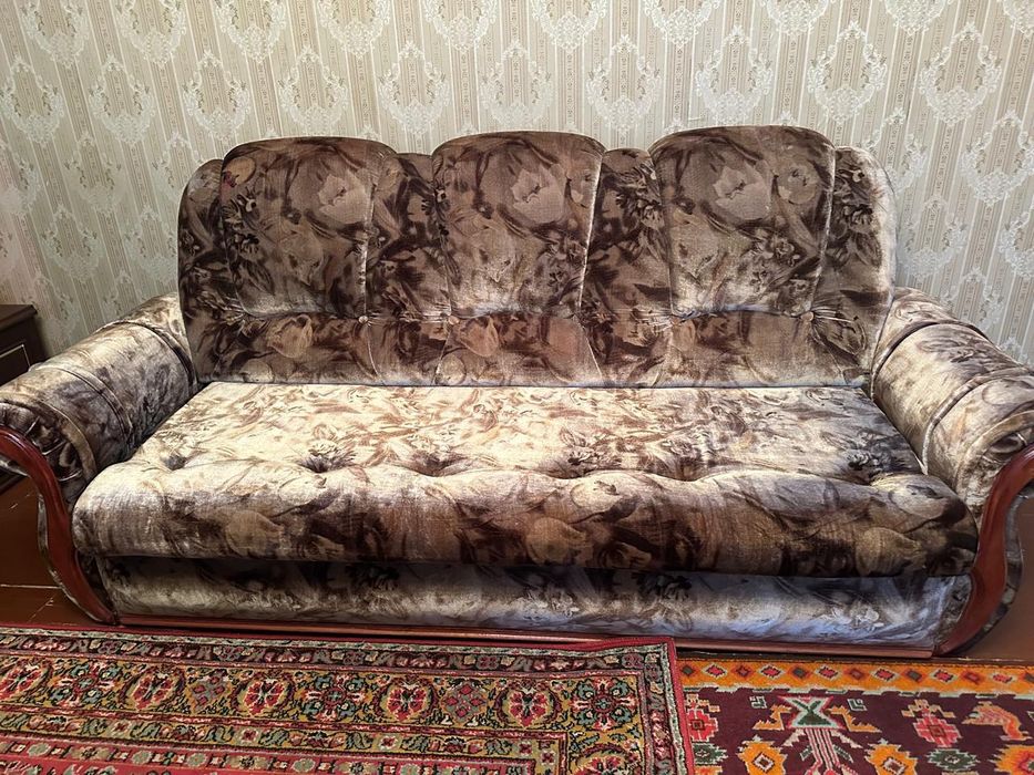 Продам диван и два кресла