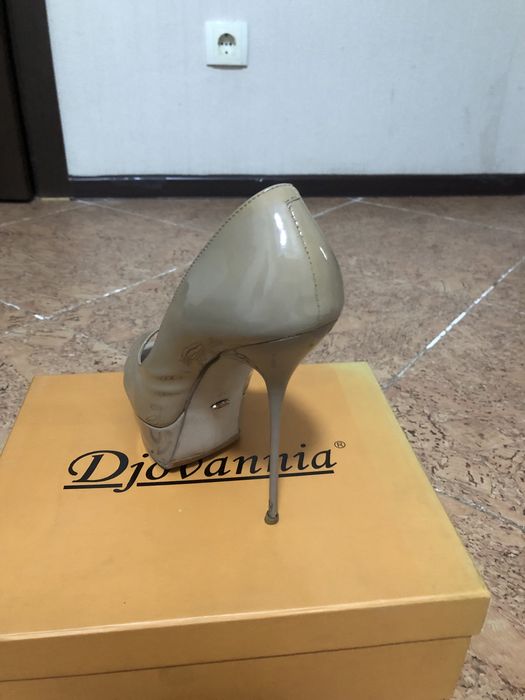 Туфли лаковые на каблуке