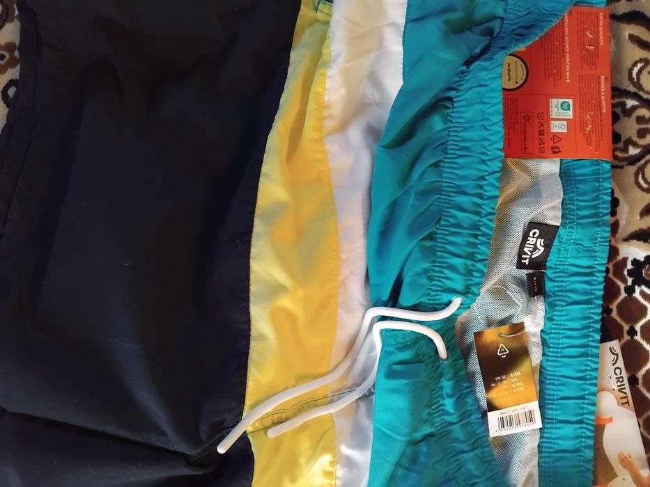 Vând 2 buc.șort plajă 60 lei