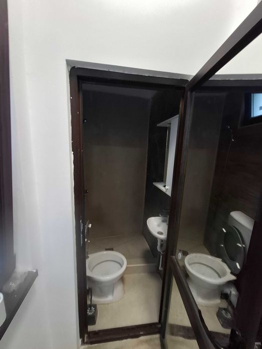 Ofer spre închiriere două apartamente situate într-o curte privată, în municipiul Brăila, zona Unirii.