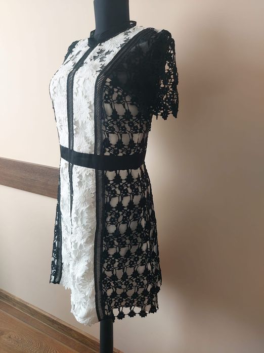 Chi Chi London красива дамска рокля от дантела